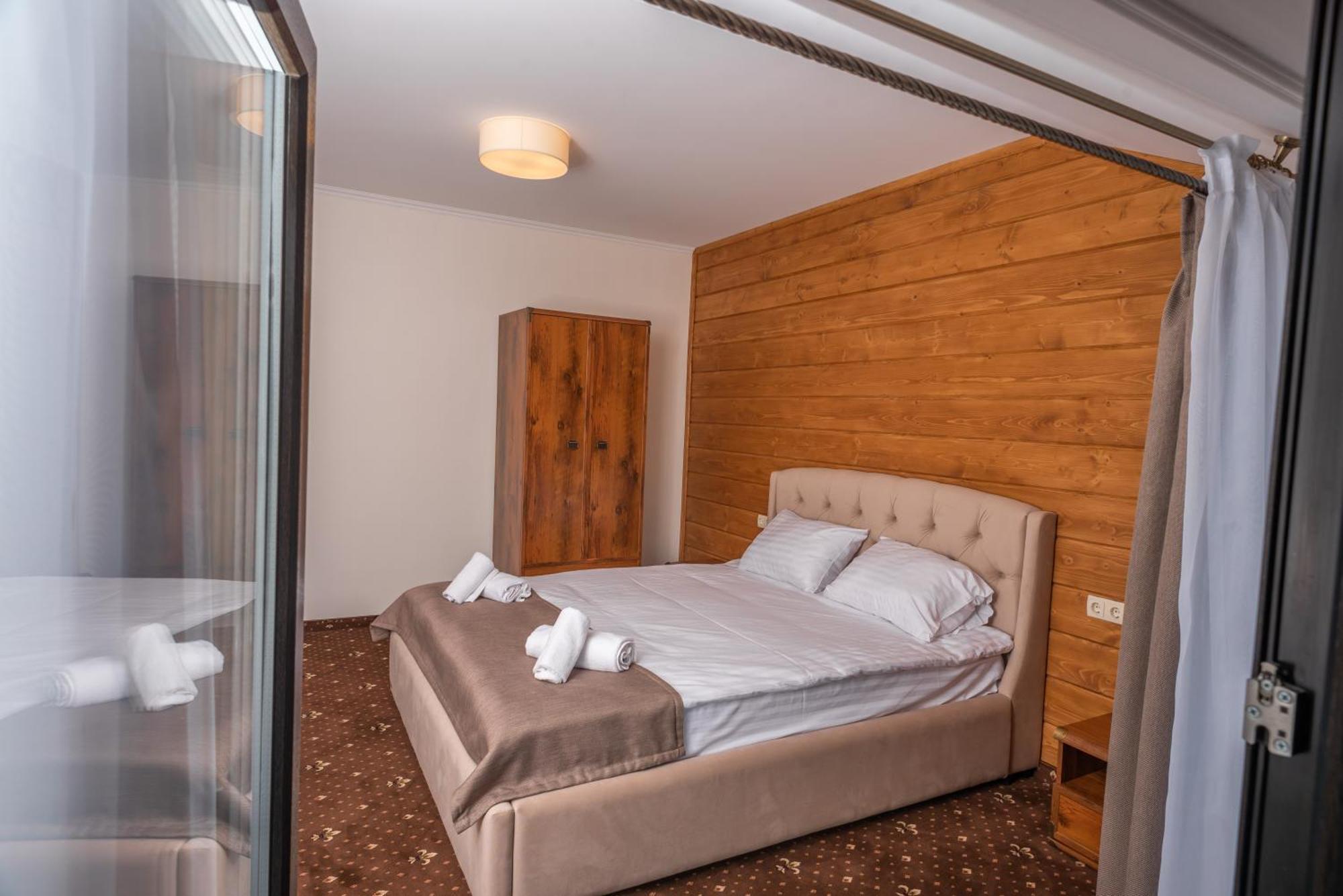 Residence Chalet & Nesh Tatariv Bagian luar foto